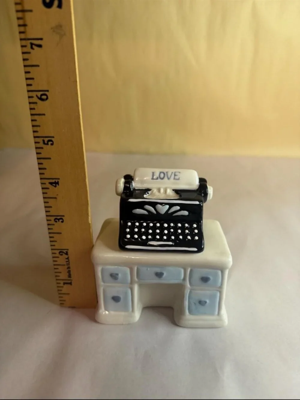 Ceramic Kitschy Vintage Style Desk and Typewriter Salt and Pepper Shakers Set